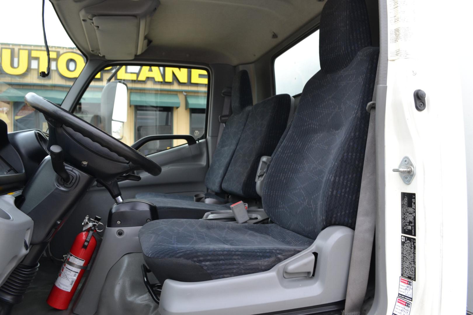 2016 WHITE /BLACK HINO 195 with an JO5E-TP 5.1L 210HP TURBO CHARGED DIESEL engine, AISIN A465 6SPD AUTOMATIC transmission, located at 9172 North Fwy, Houston, TX, 77037, (713) 910-6868, 29.887470, -95.411903 - Photo#14